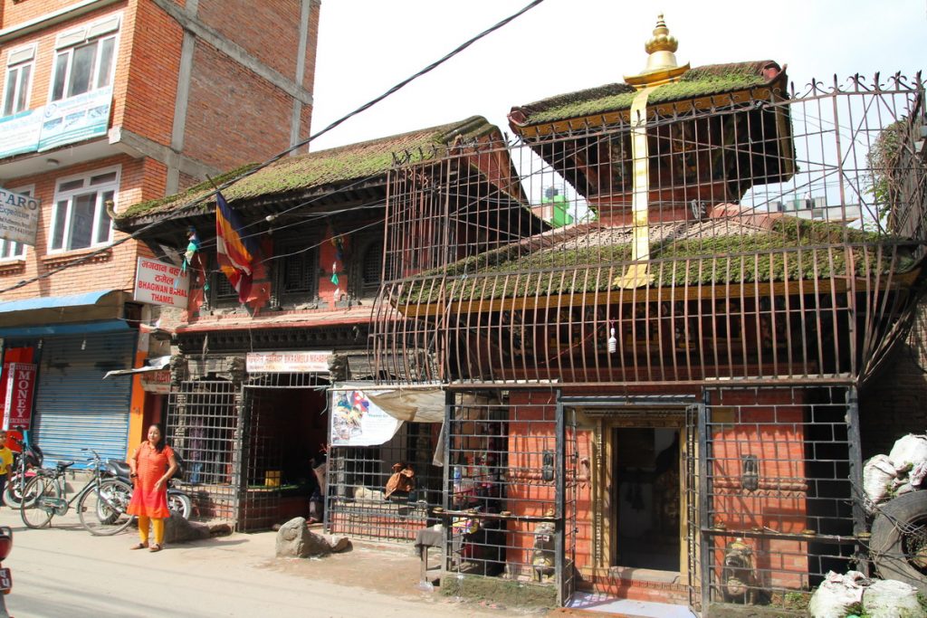 The Temples of Thamel: discovery through photographs